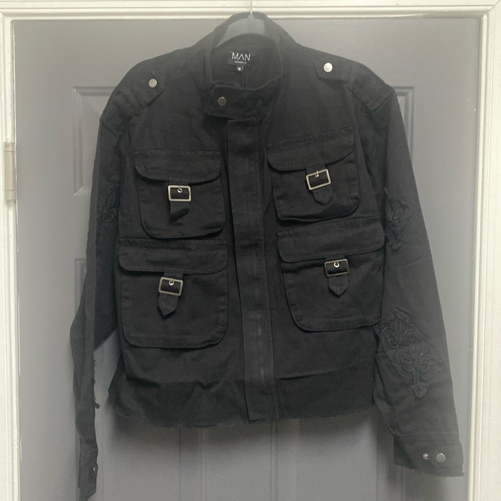 Boohoo boxy dressed  cross appliqué twill jacket size medium NWT